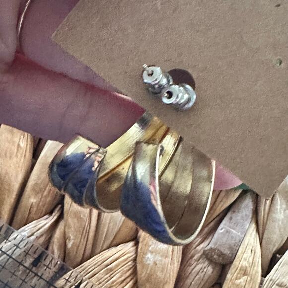 BOGO FREE GOLDEN Quality VINTAGE CHUBBY HOOP 90’s earrings - Picture 4 of 6